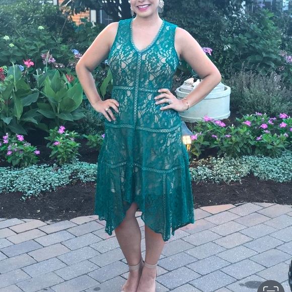 Green lace dress with scalloped neckline- Taylor - Picture 1 of 5